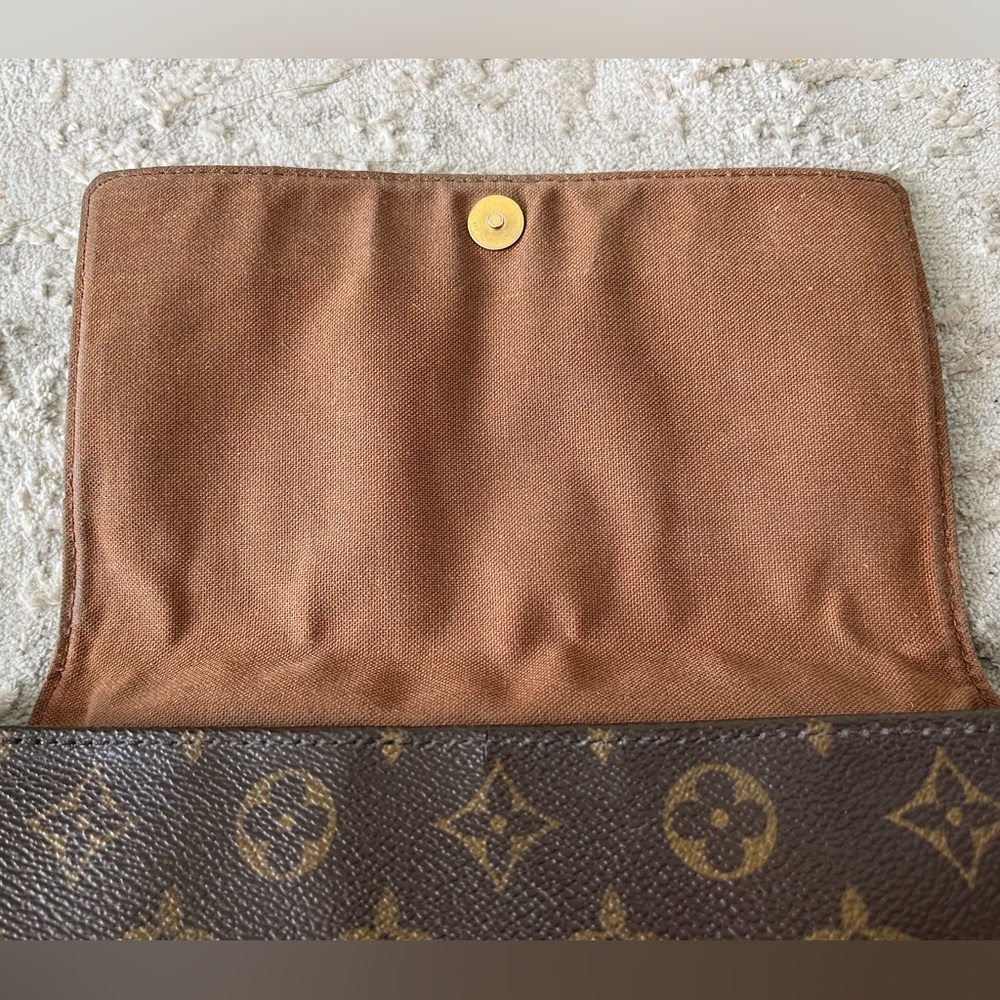Authentic Louis Vuitton Monogram Canvas Looping PM Handbag - Picture 11 of 12